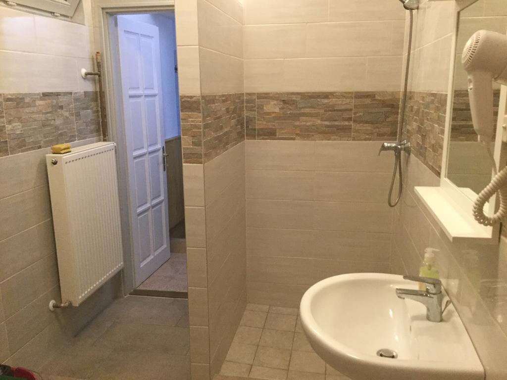 Avas Apartman Miskolc Eksteriør billede